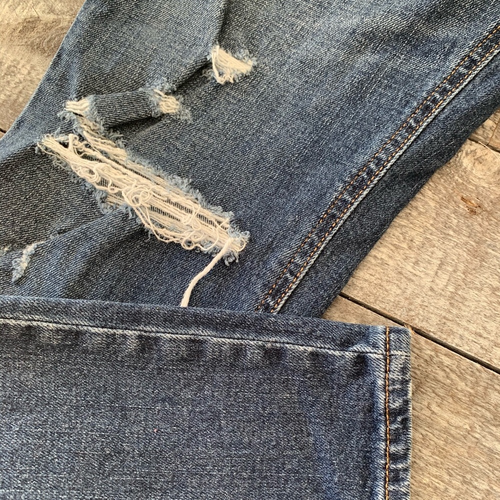 Old Navy Mid Rise Distressed Boyfriend Jeans - Picture 5 of 6